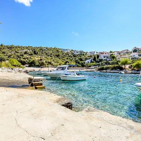 Marija - Beautiful Location Close To The Sea * Sevid