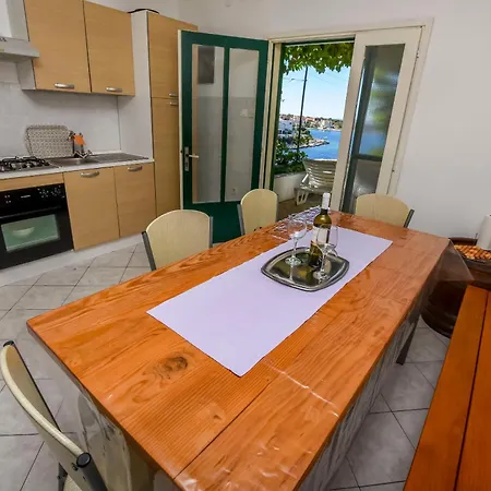 Marija - Beautiful Location Close To The Sea Sevid
