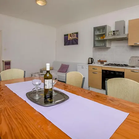 Marija - Beautiful Location Close To The Sea * Sevid